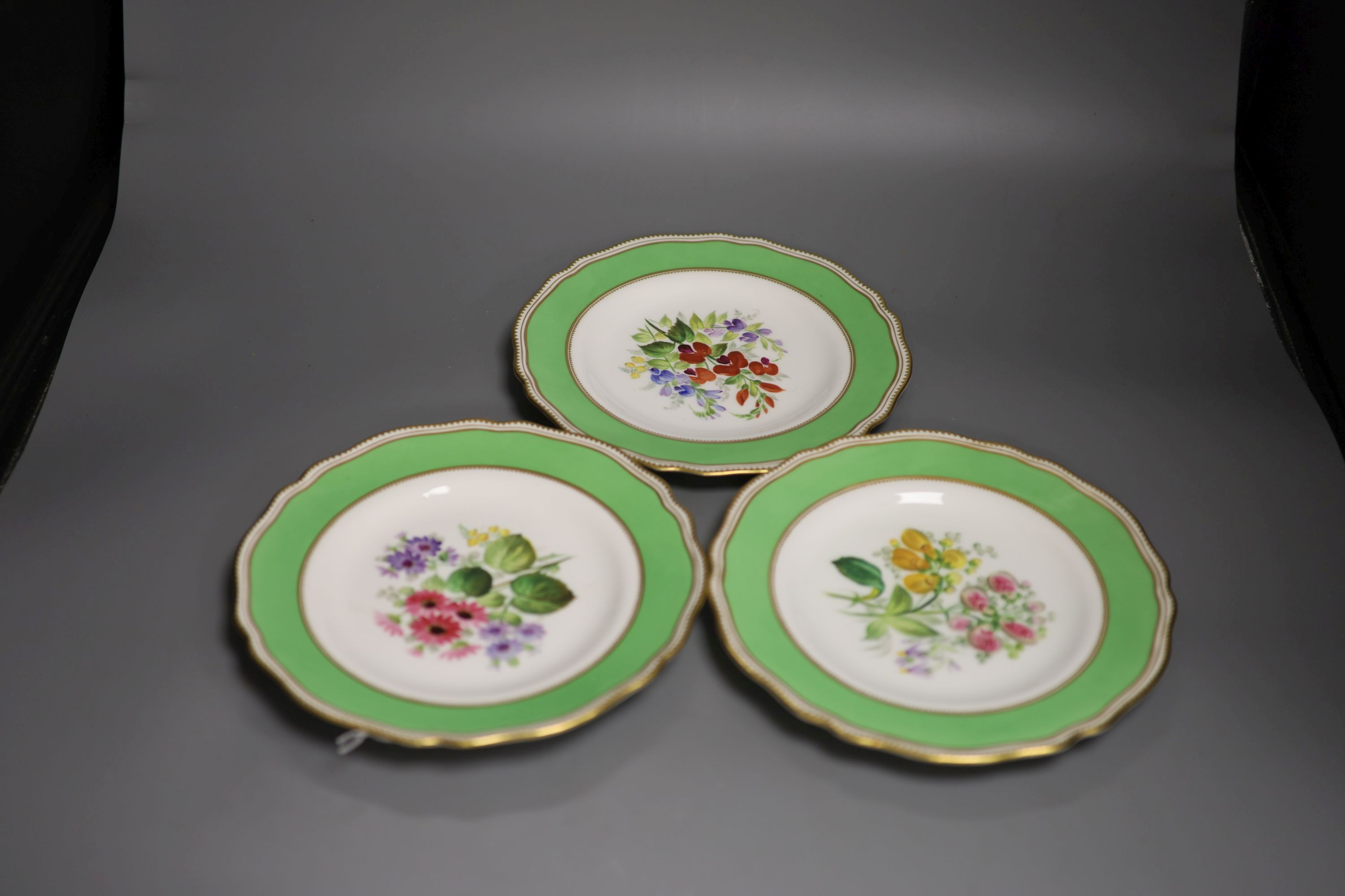 A Copeland set of six plates painted with sprays of flowers, 1851-1885 D.1836, diameter 23cm